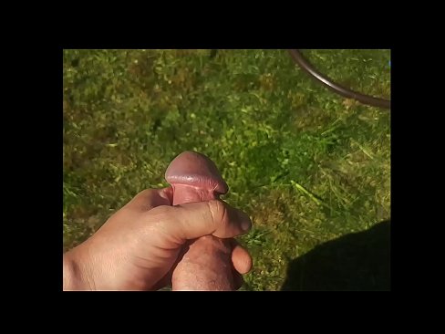 ❤️ Keçika germ di bexçeyek havînê de pisîka xwe ya pembe diqelişe û bi şuştinê dixe. ❤️❌ Vîdyoyê qijk li porno ku.high-pass.ru ❌️