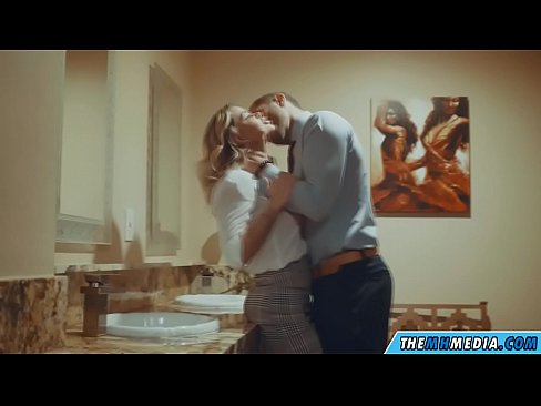 ❤️ Gava ku blondeyek busty we di nav hewşek gelemperî de dixapîne ❤️❌ Vîdyoyê qijk li porno ku.high-pass.ru ❌️
